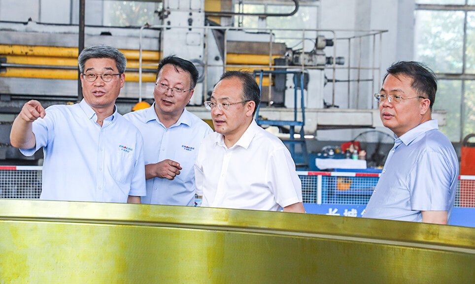 新鄉(xiāng)市市長魏建平蒞臨長城鑄鋼調(diào)研高端成套裝備轉(zhuǎn)型升級項(xiàng)目